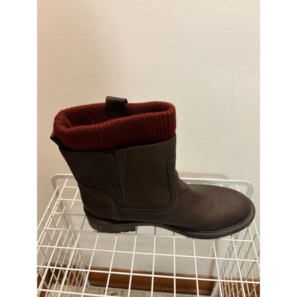 Tommy Hilfiger Red Sweater Top Brown Boots Women’s 10M Slip-ons Gently Used - Picture 7 of 10